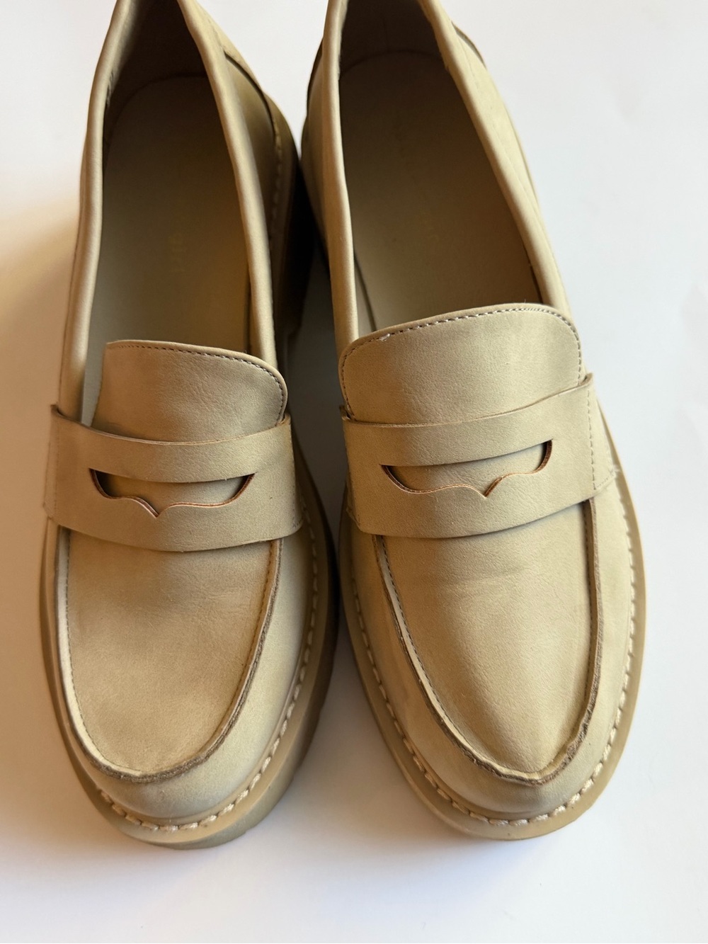 Madden Girl Women's Shoes Sz 8M Beige Chunky Platform Loafers Slip on